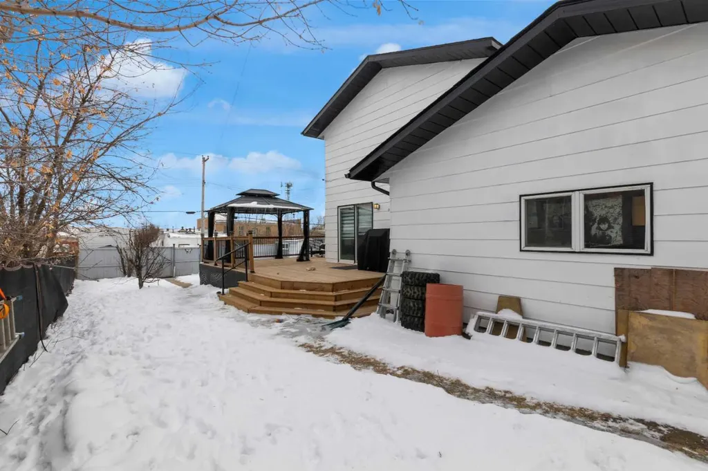 415 Bruce Avenue Carbon AB T0M 0L0