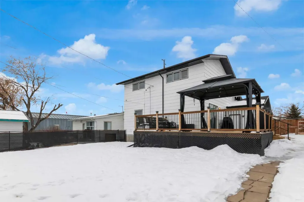 415 Bruce Avenue Carbon AB T0M 0L0