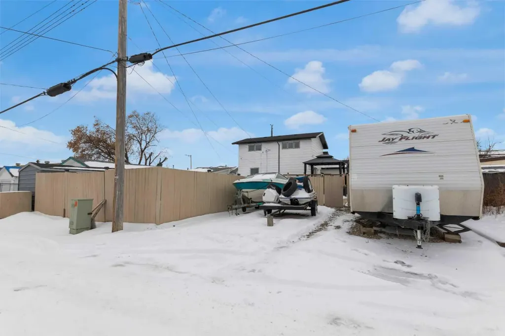 415 Bruce Avenue Carbon AB T0M 0L0