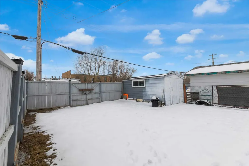 415 Bruce Avenue Carbon AB T0M 0L0