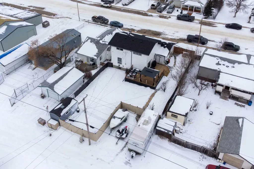 415 Bruce Avenue Carbon AB T0M 0L0