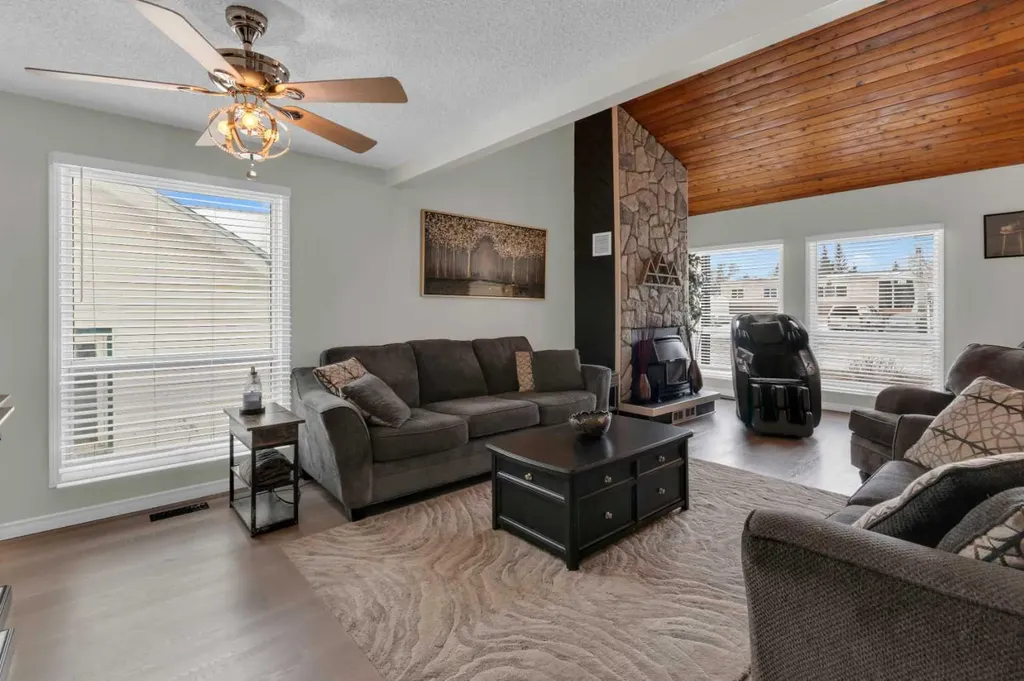 415 Bruce Avenue Carbon AB T0M 0L0