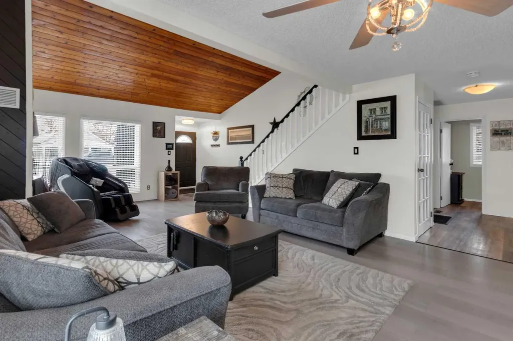 415 Bruce Avenue Carbon AB T0M 0L0