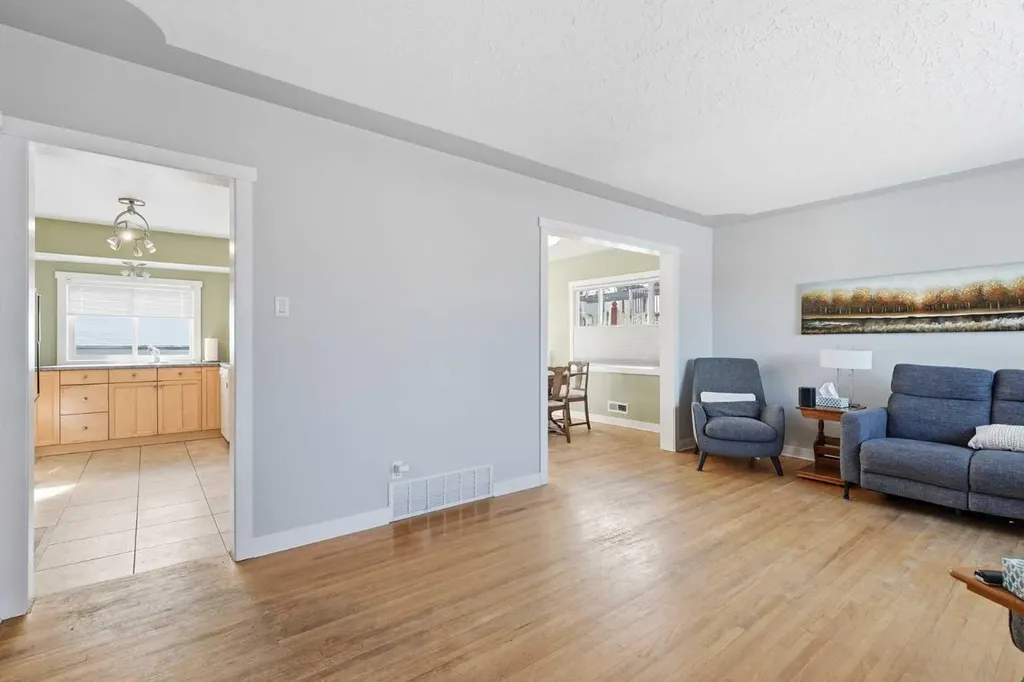 1 Thorncliffe Crescent NW Calgary AB T2K3A9