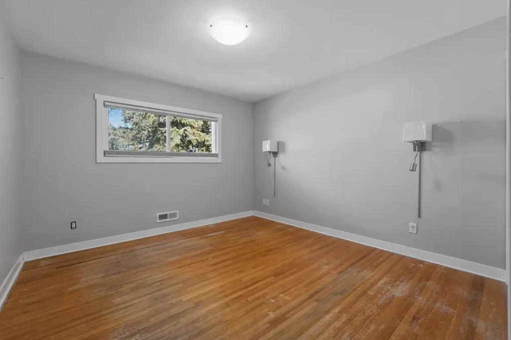 1 Thorncliffe Crescent NW Calgary AB T2K3A9