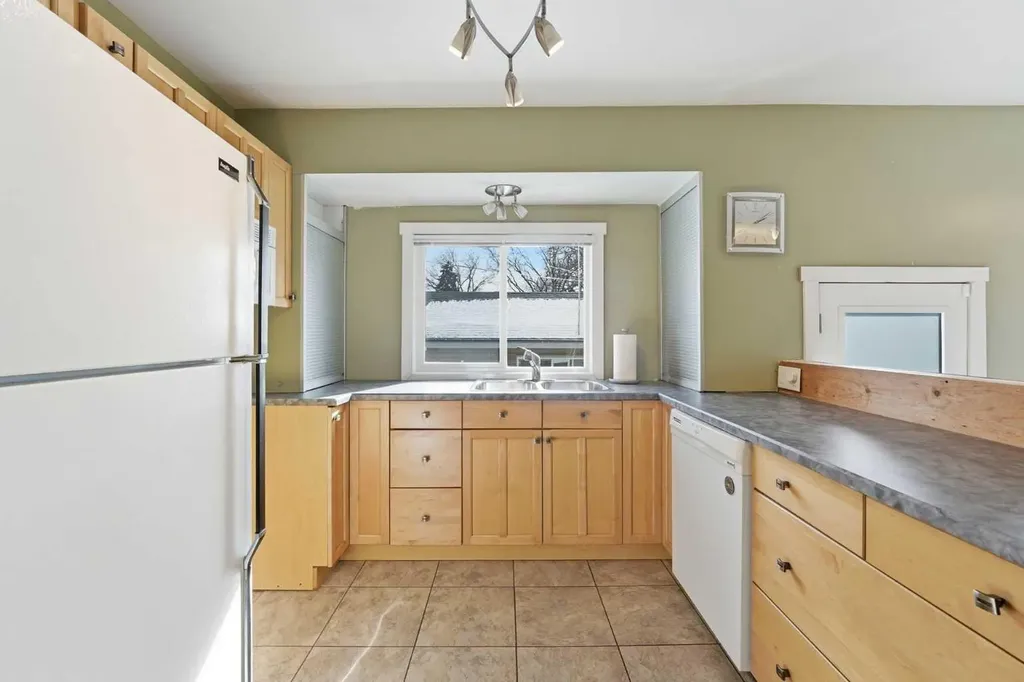 1 Thorncliffe Crescent NW Calgary AB T2K3A9
