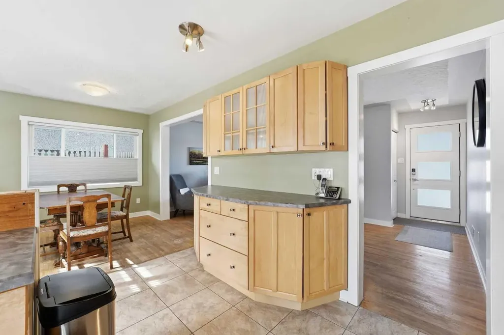 1 Thorncliffe Crescent NW Calgary AB T2K3A9