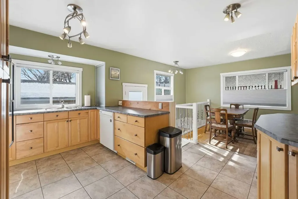1 Thorncliffe Crescent NW Calgary AB T2K3A9