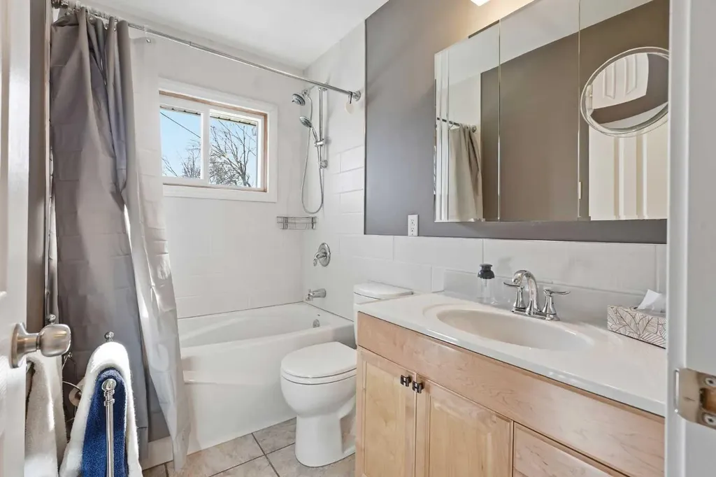 1 Thorncliffe Crescent NW Calgary AB T2K3A9