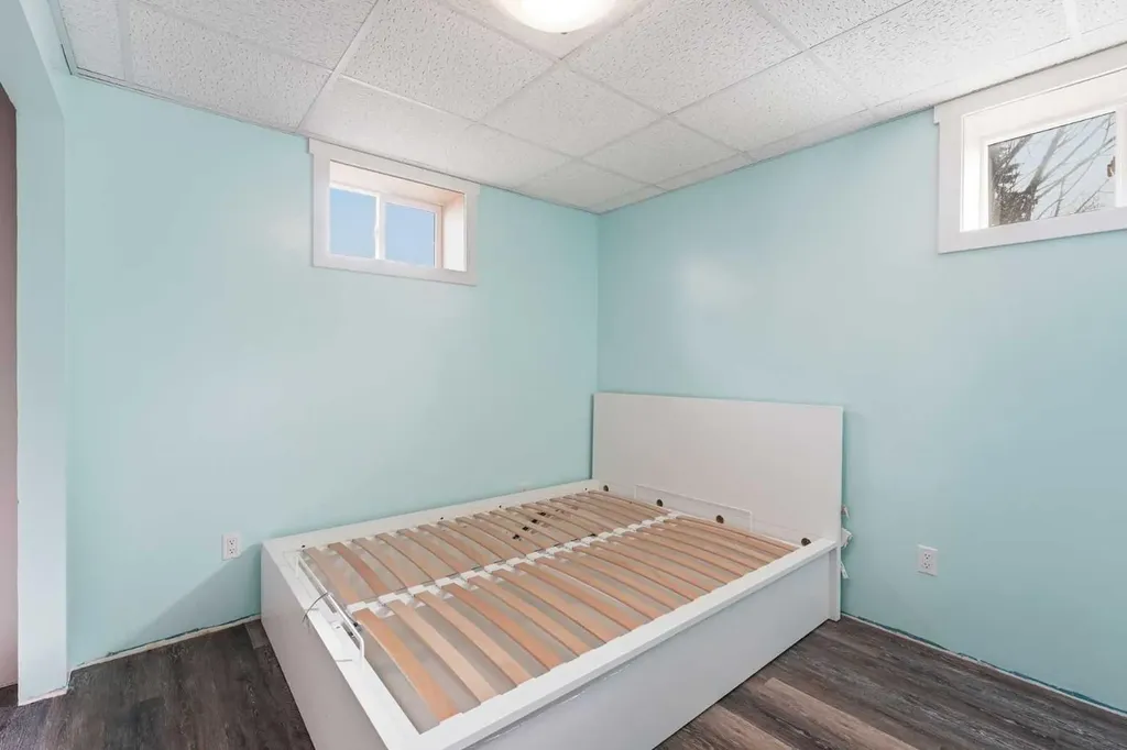1 Thorncliffe Crescent NW Calgary AB T2K3A9