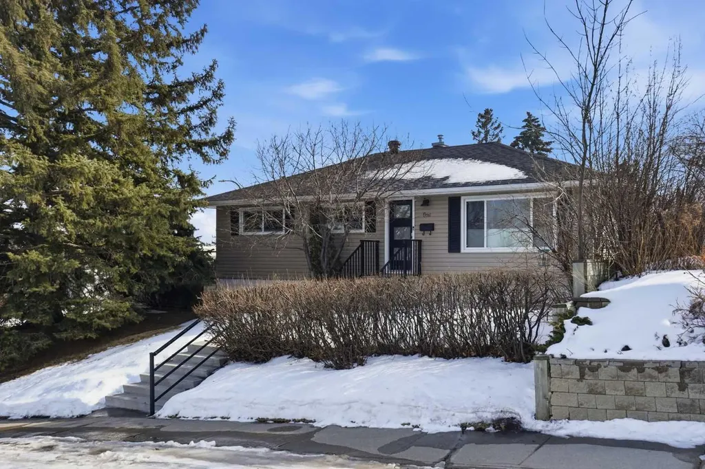 1 Thorncliffe Crescent NW Calgary AB T2K3A9