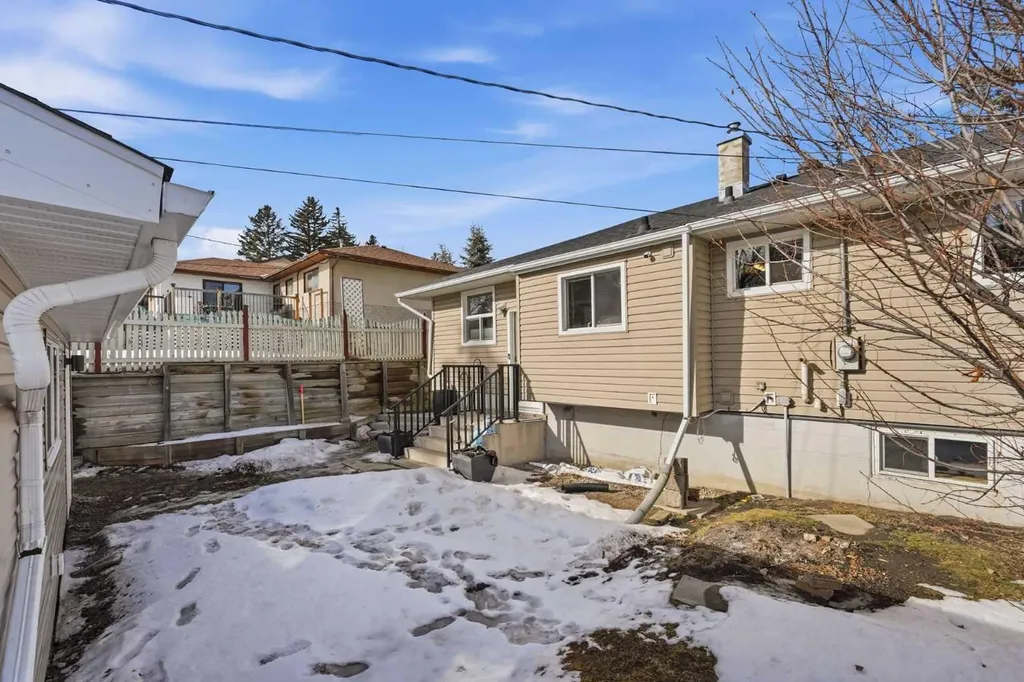 1 Thorncliffe Crescent NW Calgary AB T2K3A9