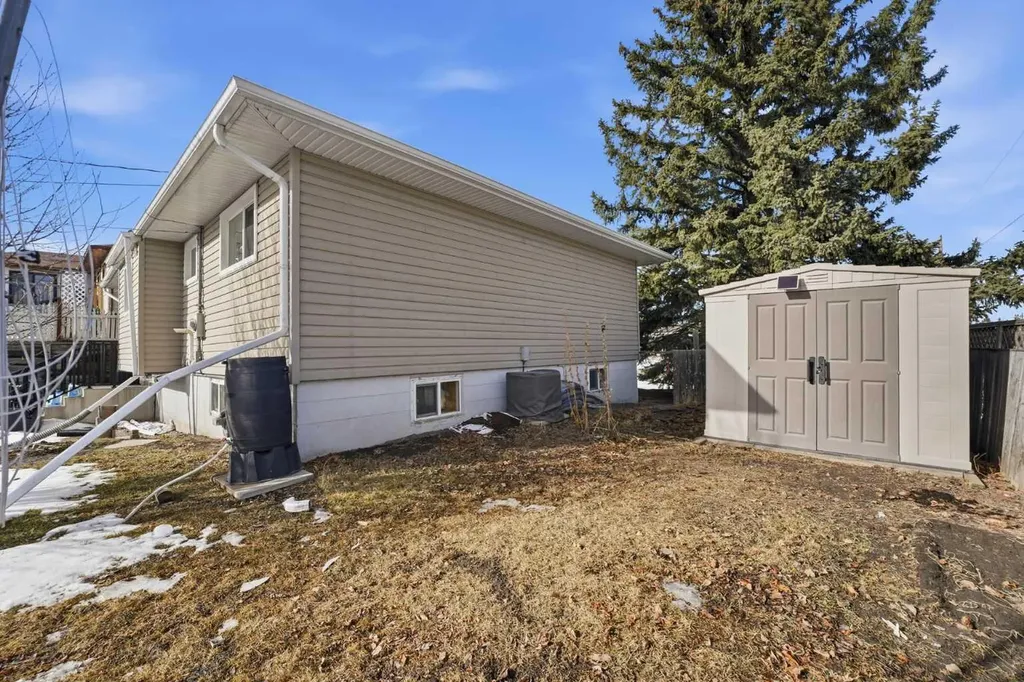 1 Thorncliffe Crescent NW Calgary AB T2K3A9