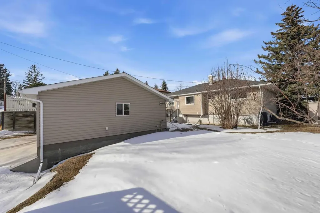 1 Thorncliffe Crescent NW Calgary AB T2K3A9