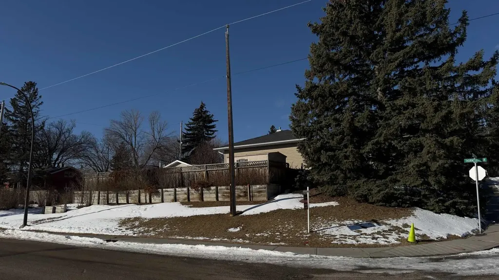 1 Thorncliffe Crescent NW Calgary AB T2K3A9