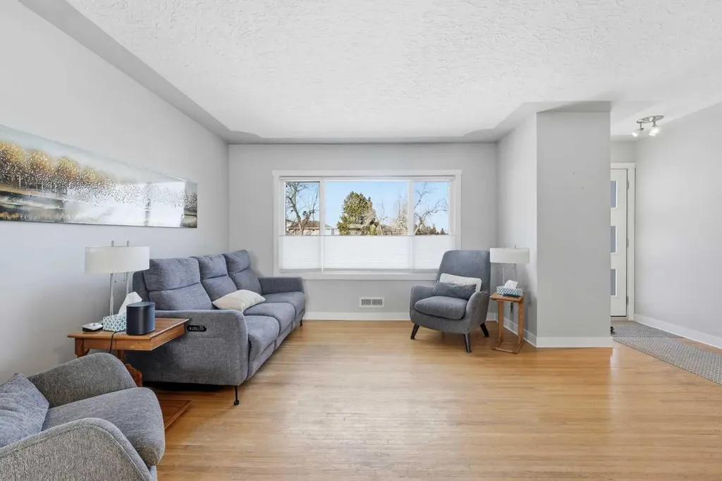1 Thorncliffe Crescent NW Calgary AB T2K3A9