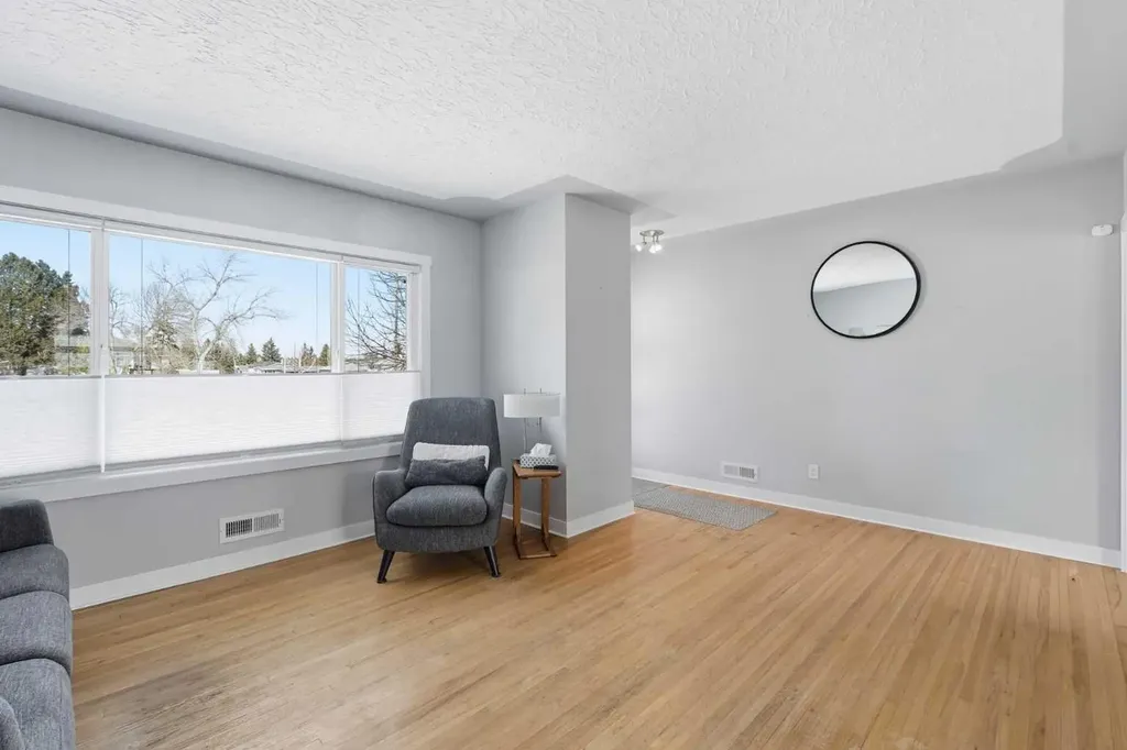 1 Thorncliffe Crescent NW Calgary AB T2K3A9