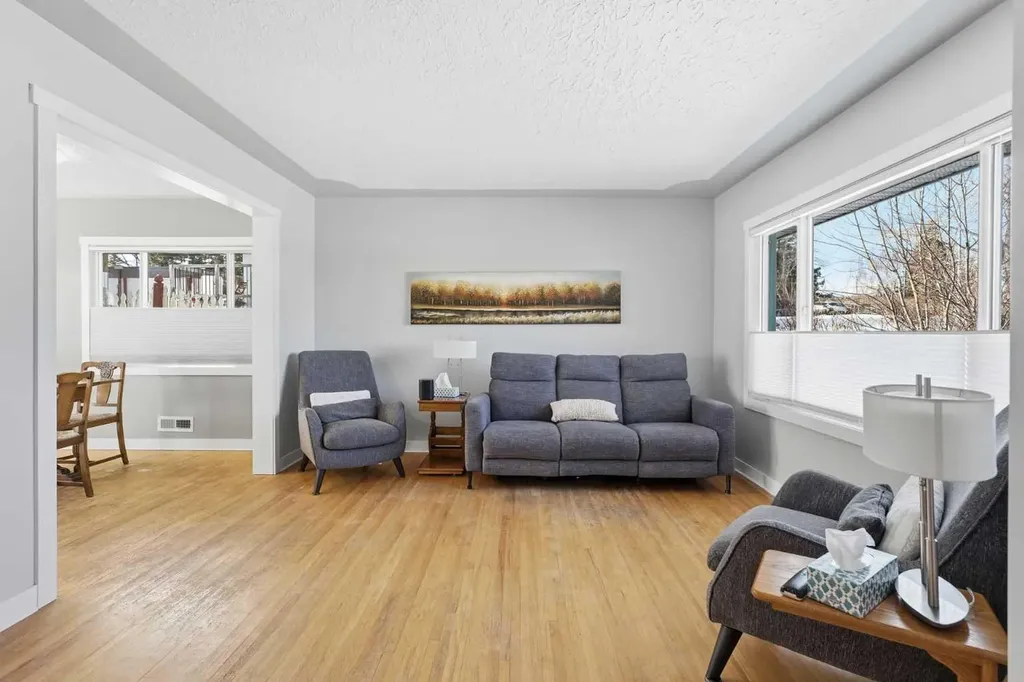 1 Thorncliffe Crescent NW Calgary AB T2K3A9