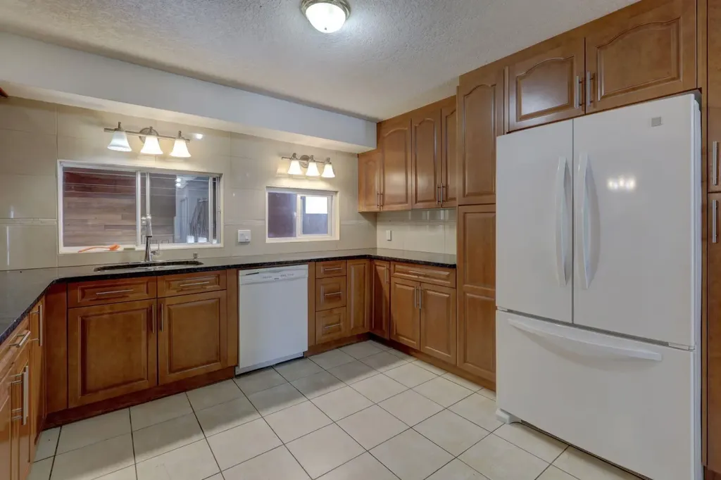 1708 29 Street SW Calgary AB T3C 1M4