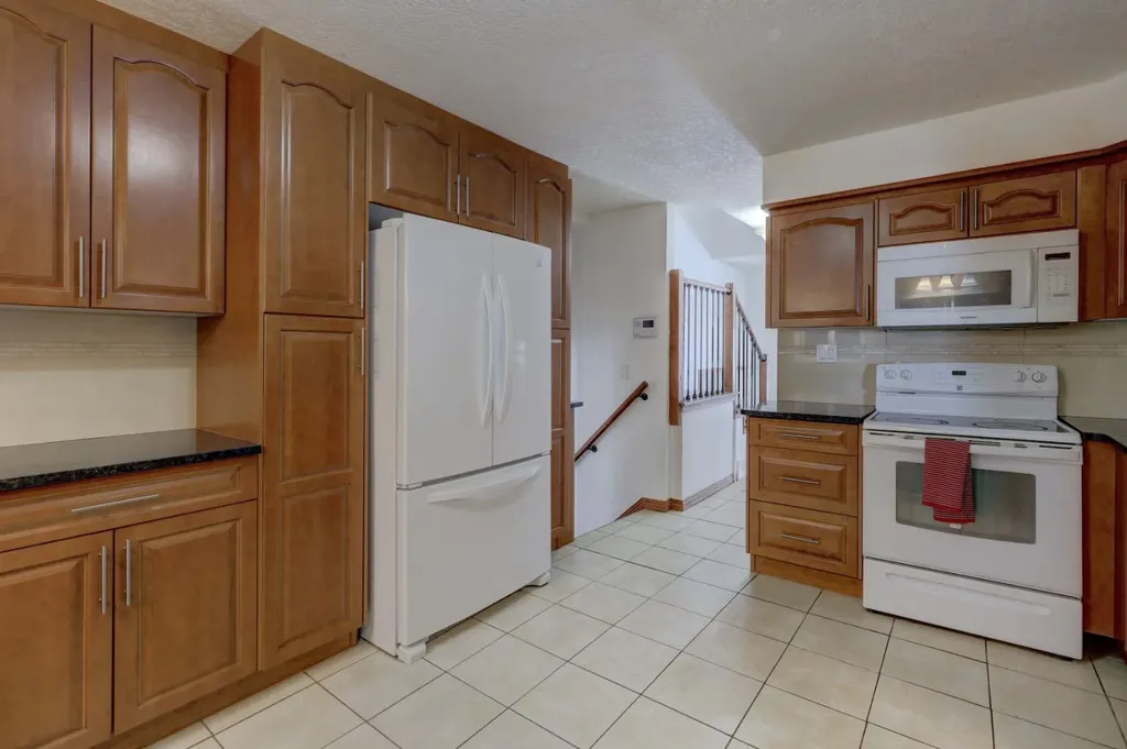1708 29 Street SW Calgary AB T3C 1M4