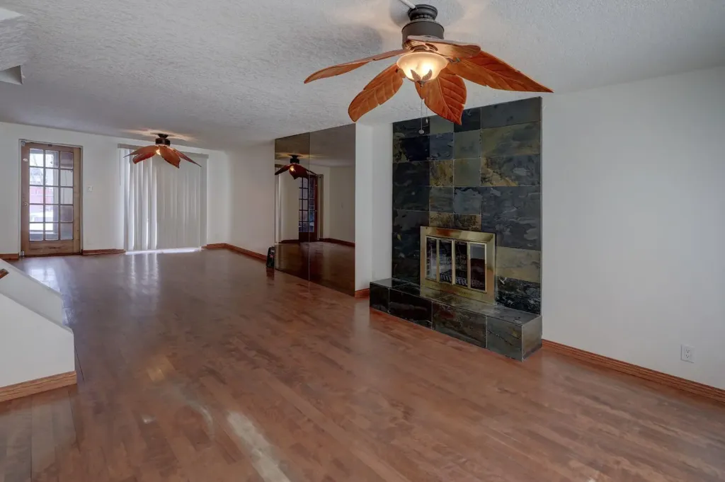 1708 29 Street SW Calgary AB T3C 1M4