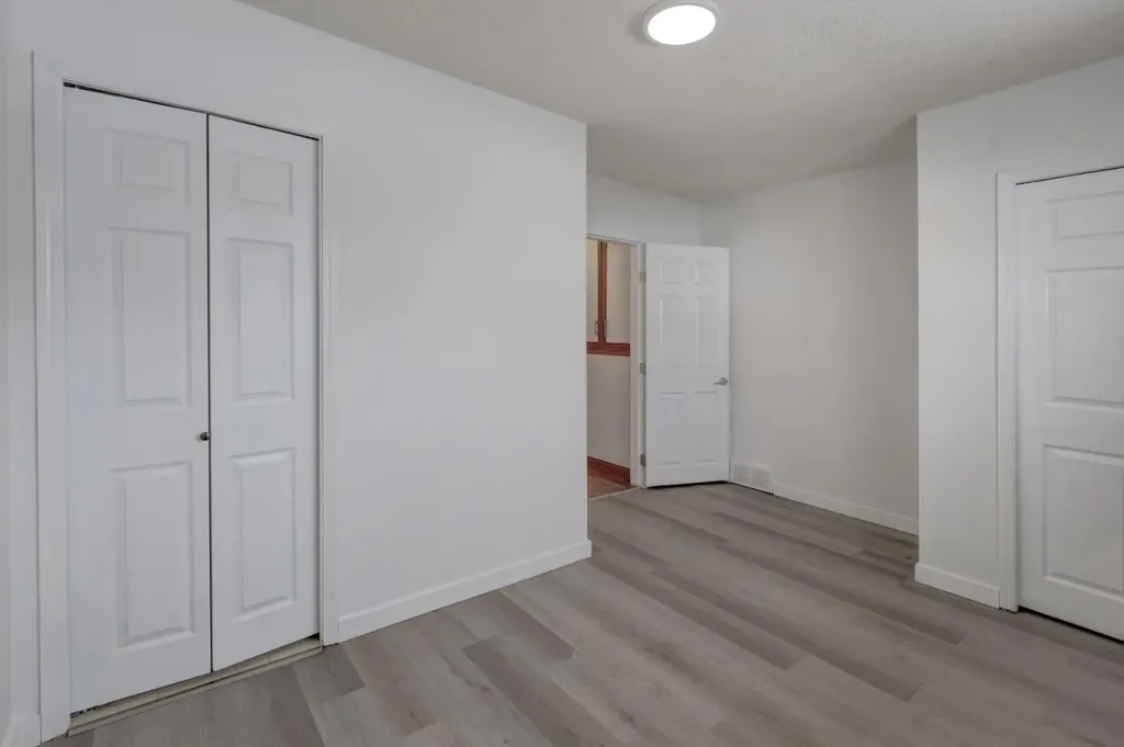 1708 29 Street SW Calgary AB T3C 1M4