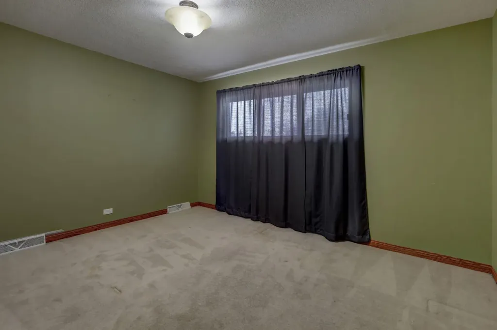 1708 29 Street SW Calgary AB T3C 1M4