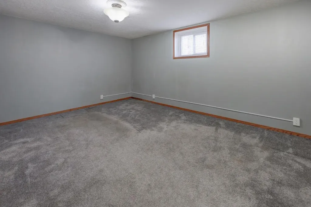 1708 29 Street SW Calgary AB T3C 1M4