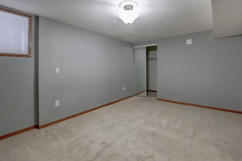 1708 29 Street SW Calgary AB T3C 1M4