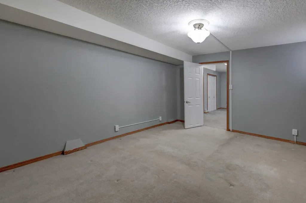 1708 29 Street SW Calgary AB T3C 1M4