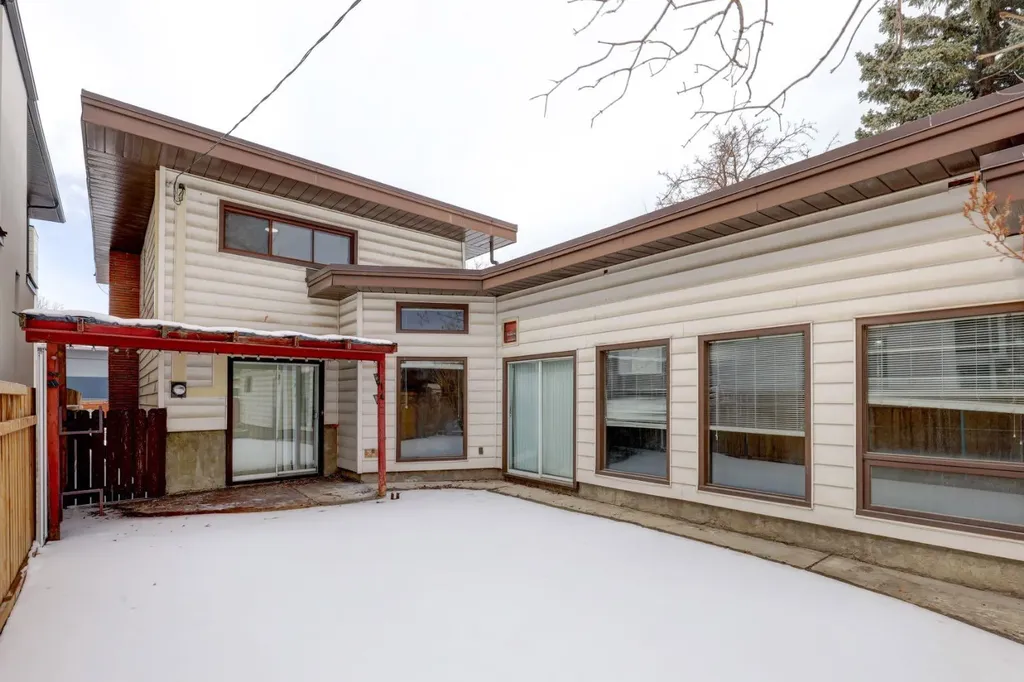 1708 29 Street SW Calgary AB T3C 1M4