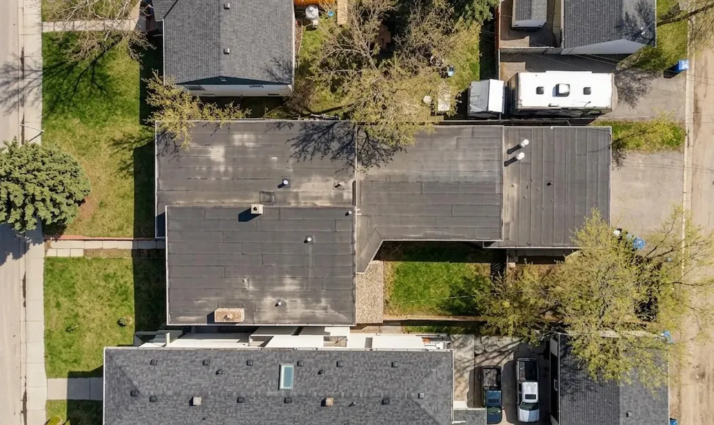 1708 29 Street SW Calgary AB T3C 1M4