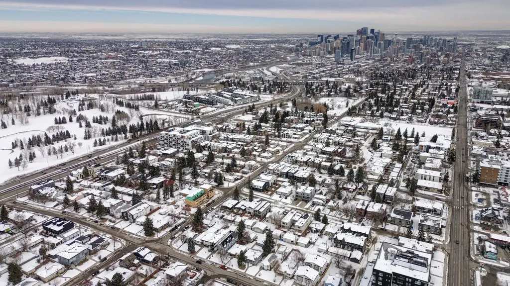1708 29 Street SW Calgary AB T3C 1M4