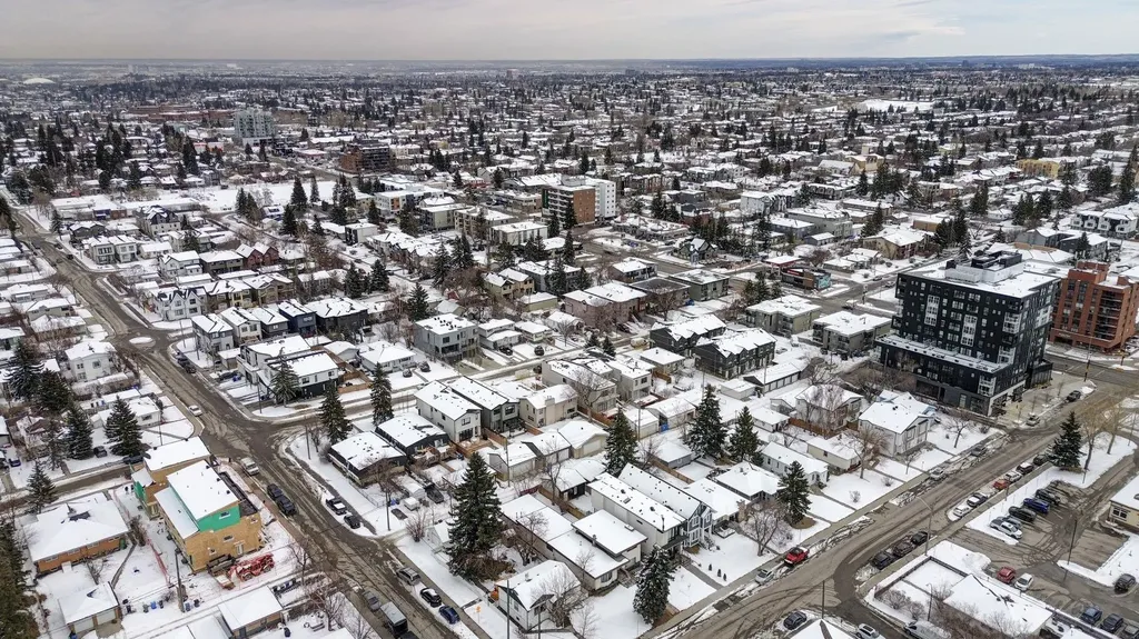1708 29 Street SW Calgary AB T3C 1M4
