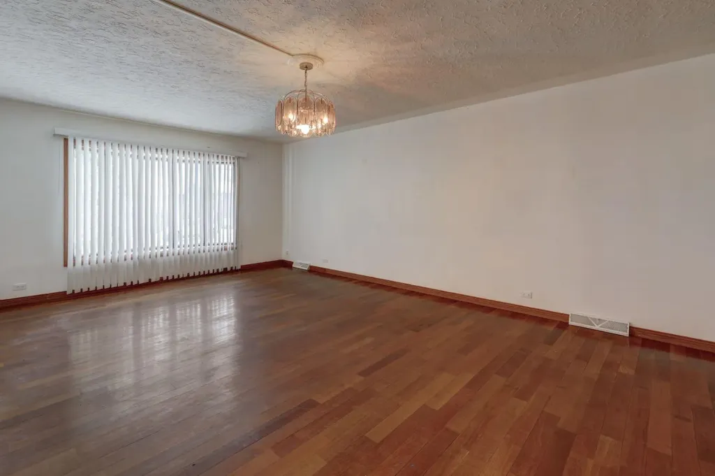 1708 29 Street SW Calgary AB T3C 1M4