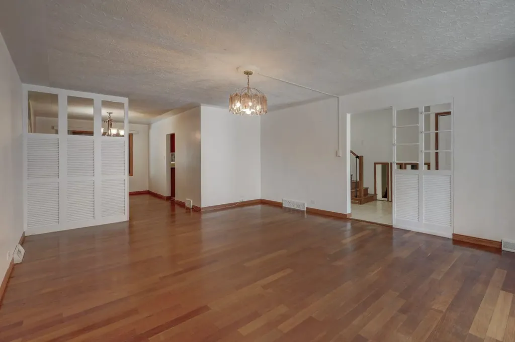 1708 29 Street SW Calgary AB T3C 1M4