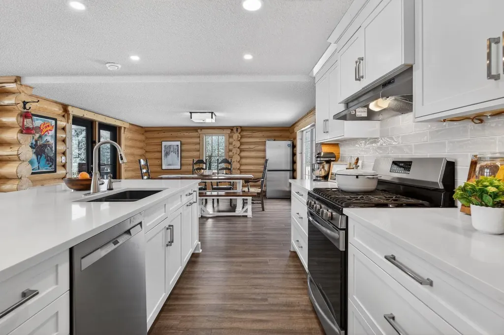 3-4535 Township Road 320 Rural Mountain View County AB T0M 1X0