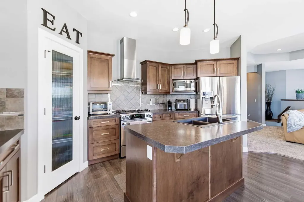 35 Bowman Circle Sylvan Lake AB T4S 0H9
