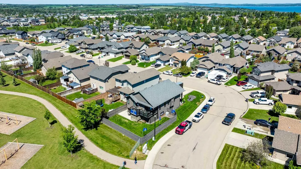 35 Bowman Circle Sylvan Lake AB T4S 0H9