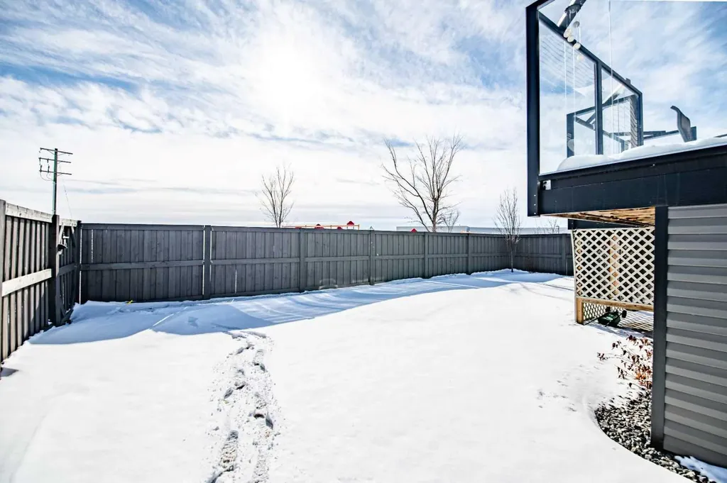 35 Bowman Circle Sylvan Lake AB T4S 0H9