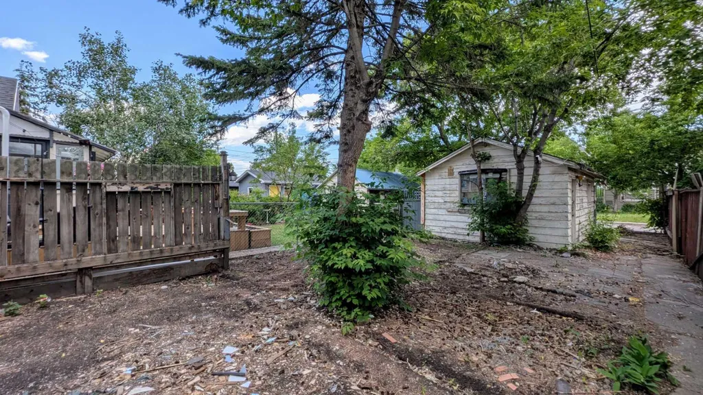 2916 17 Street SE Calgary AB T2G 3W3