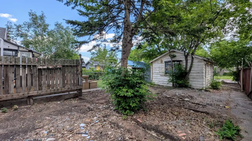 2916 17 Street SE Calgary AB T2G 3W3