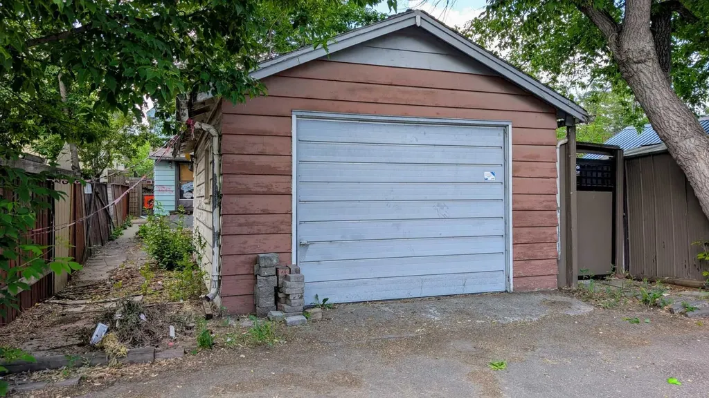 2916 17 Street SE Calgary AB T2G 3W3