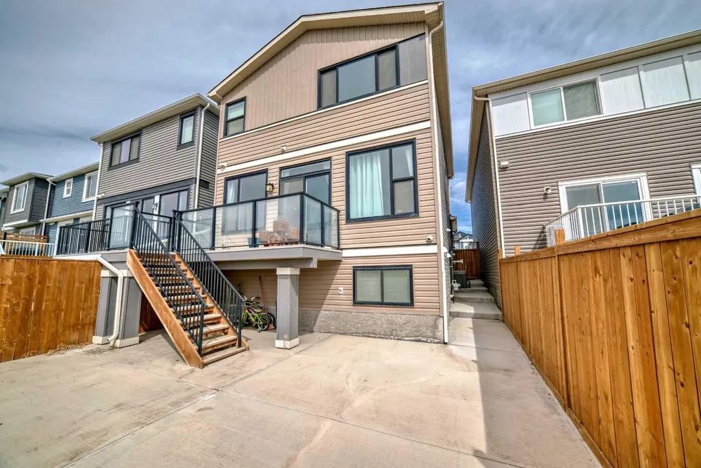 90 Howse Common NE Calgary AB T3P 1L2