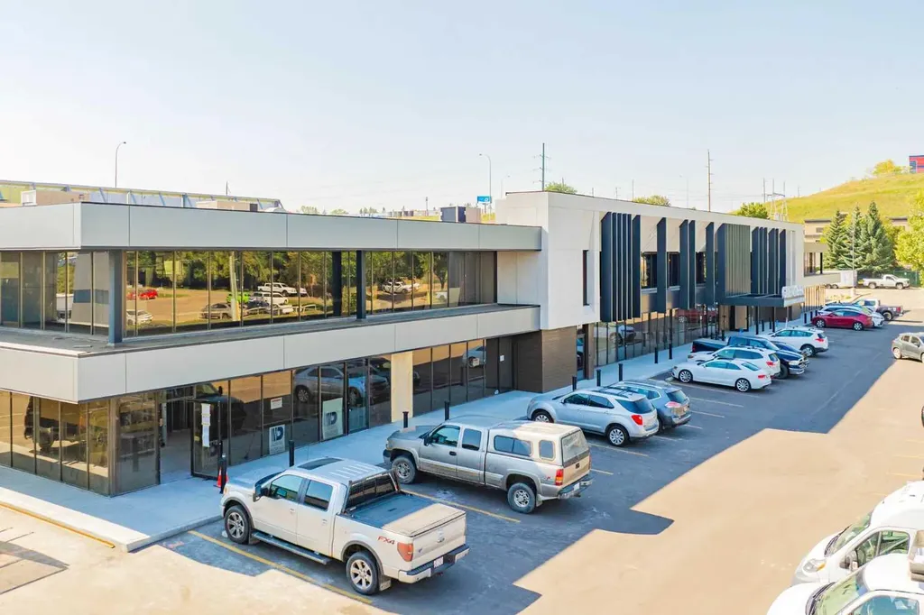 1035 64 Avenue SE Calgary AB T2H 2J7