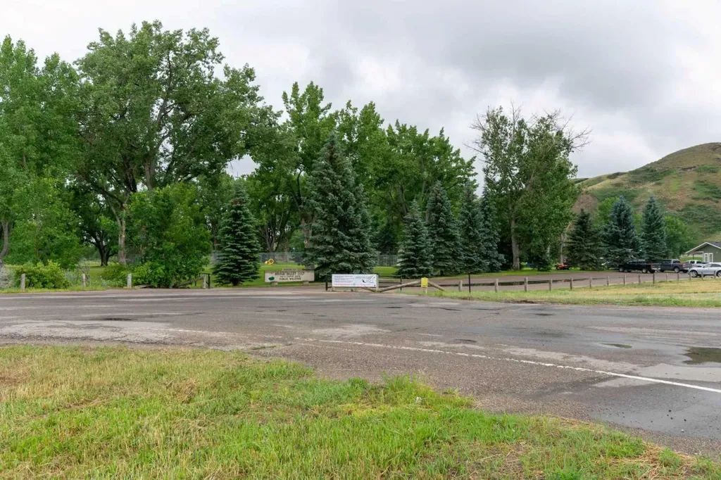 55,75,105,121,125 Bridge Drive W Lethbridge AB T1J 4S5