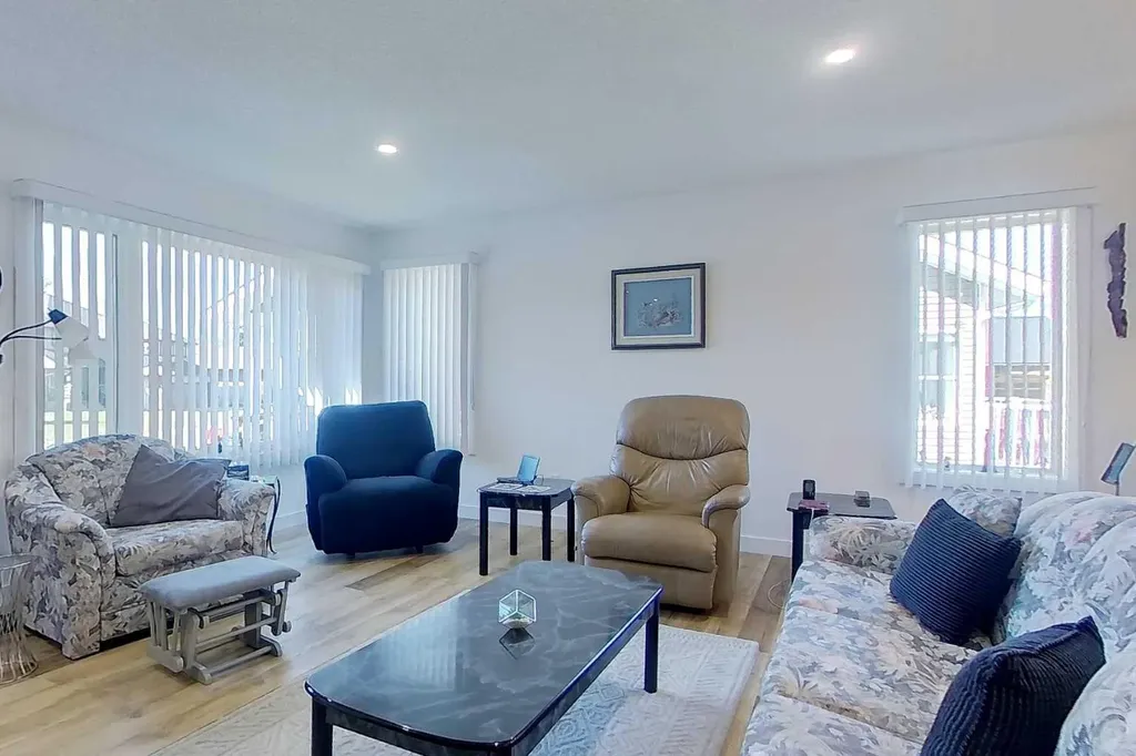 908 7 Avenue SE Slave Lake AB T0G 2A3