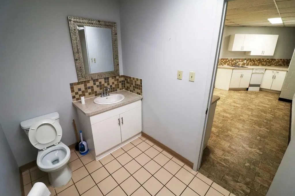 4321 23b Street NE Calgary AB T2E 7V9