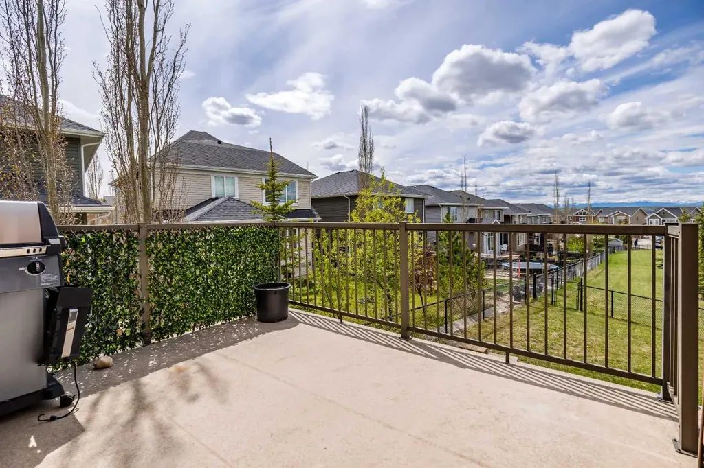 128 Sunset Park Cochrane AB T4C0N5