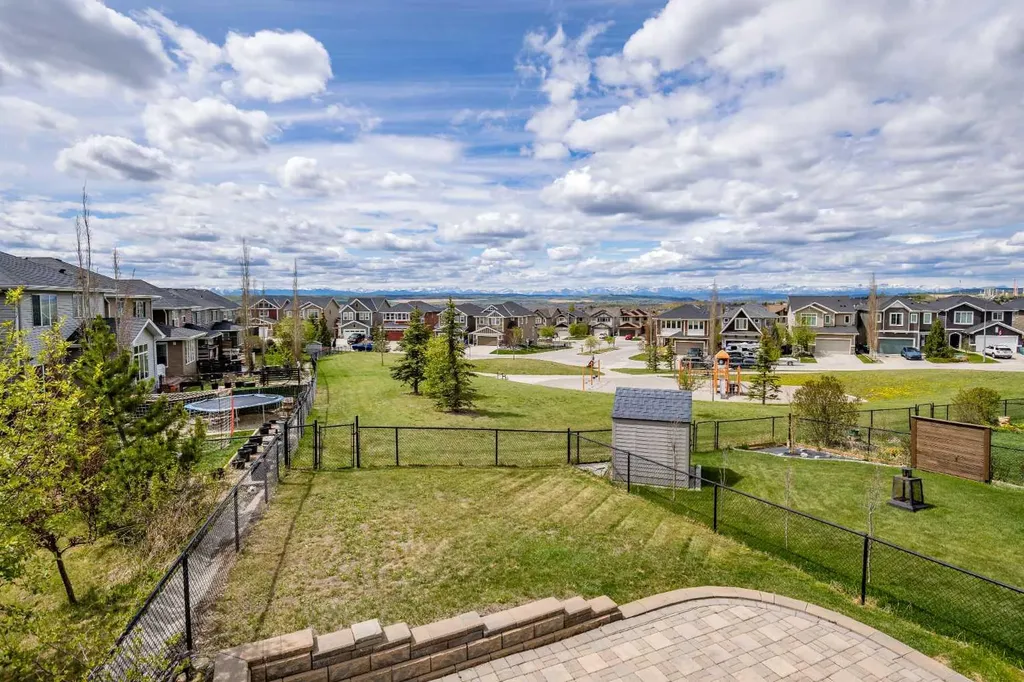 128 Sunset Park Cochrane AB T4C0N5